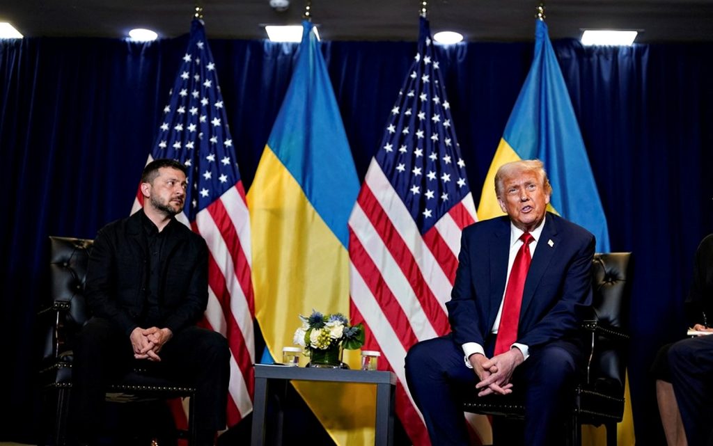 Зеленський здивувався словам Трампа щодо зустрічі з Путіним у Будапешті — ЗМІ Володимир Зеленський та Дональд Трамп.