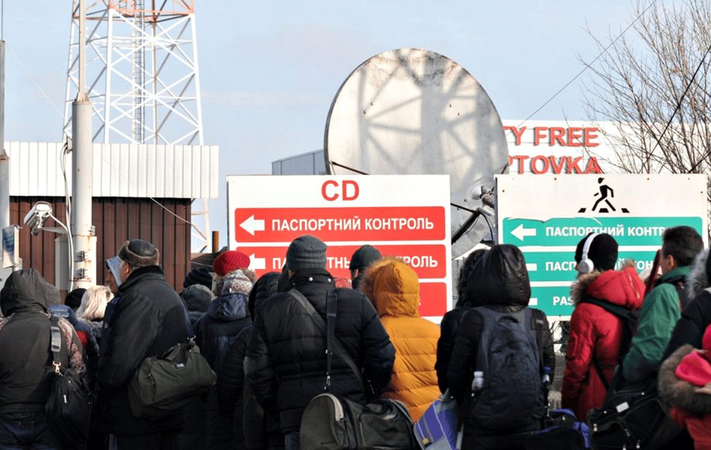 Українці платитимуть 20 євро за в’їзд до ЄС: коли почнуть діяти нові правила Прикордонний КПП.