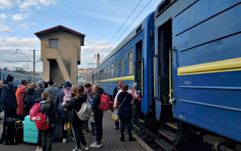«Укрзалізниця» скасувала низку приміських рейсів на Дніпропетровщині: список маршрутів Перон.