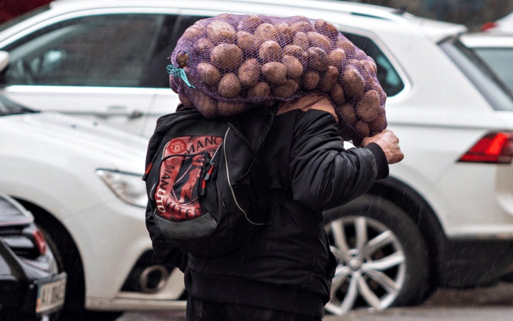 Мішок картоплі.