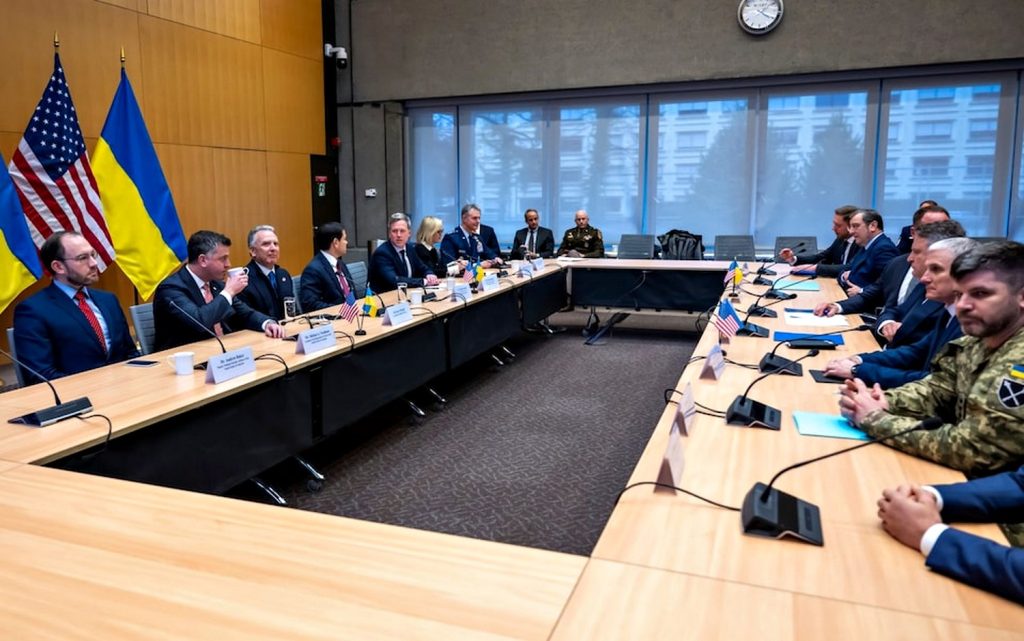 Експерти пояснили, чому новий план США щодо завершення війни в Україні не наблизить мир Делегації України та США.