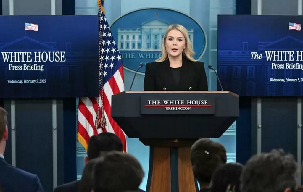 У Білому домі пояснили обмеження доступу журналістів до пресслужби Керолайн Левітт.