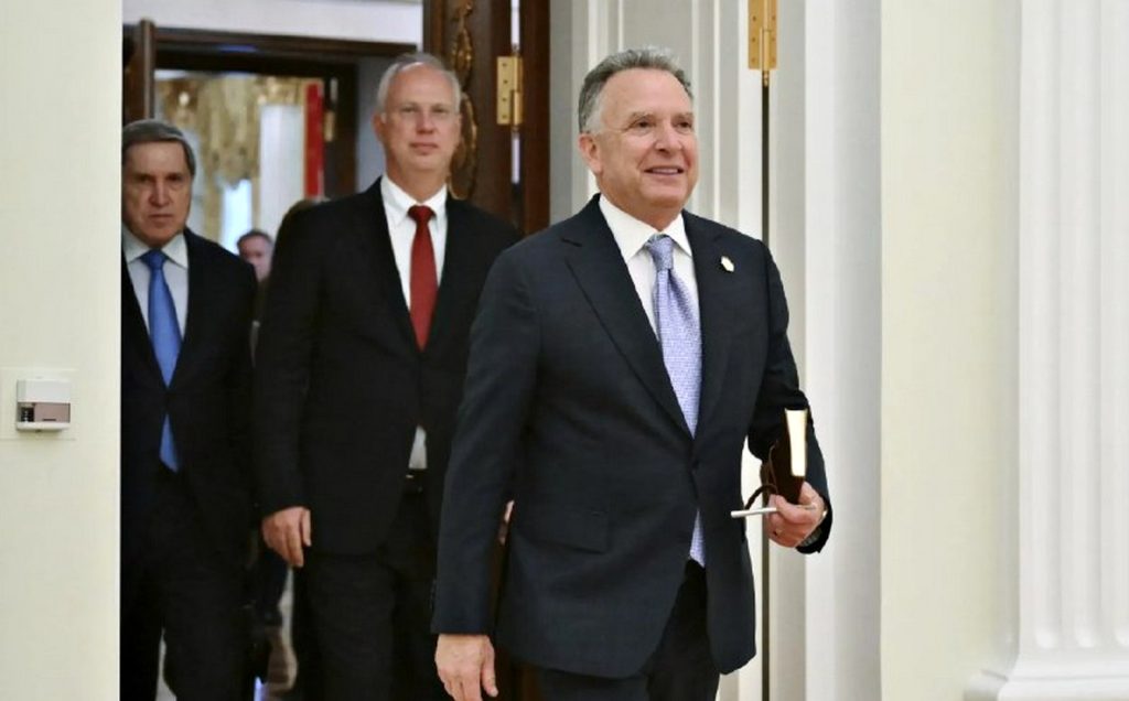 Стівен Віткофф, Кирило Дмитрієв та Юрій Ушаков.