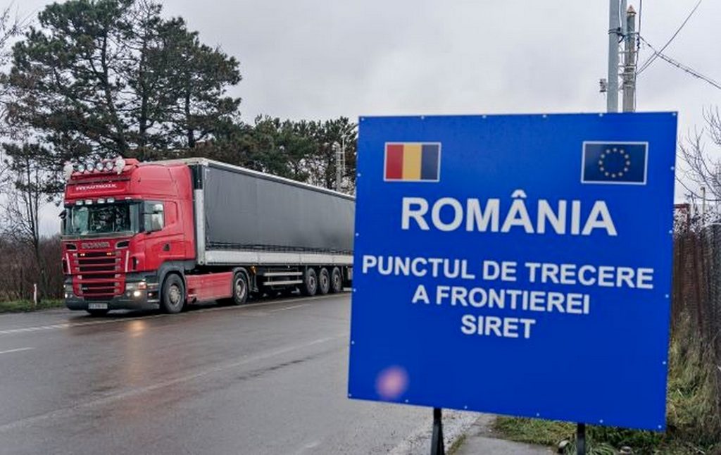 Вантажівка біля кордону Румунії.