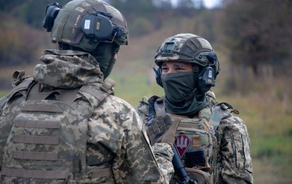 Військові.