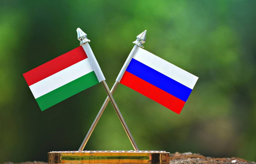 У грудні Угорщина та РФ уклали угоду про співпрацю: ЗМІ розсекретили зміст документа Прапори Угорщини та Росії.