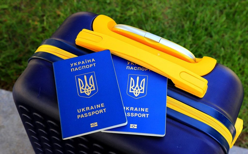 Еміграція з України.