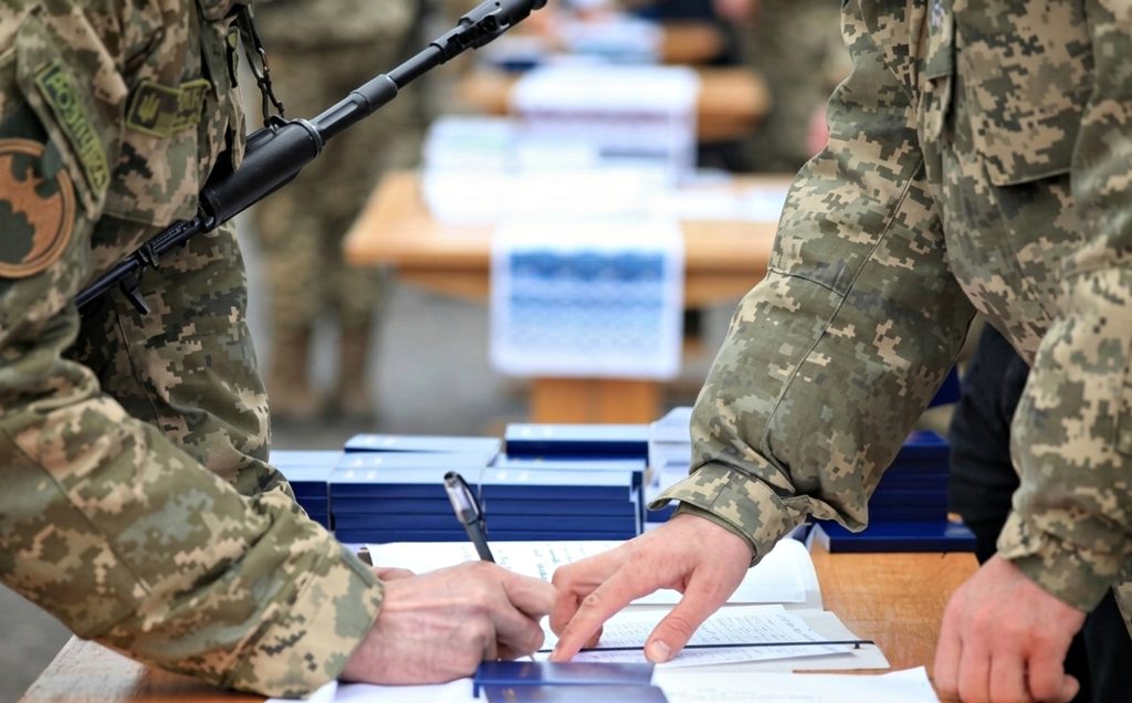 Звільнення із ЗСУ за сімейними обставинами у 2026 році: перелік необхідних документів та підстави Звільнення із ЗСУ.