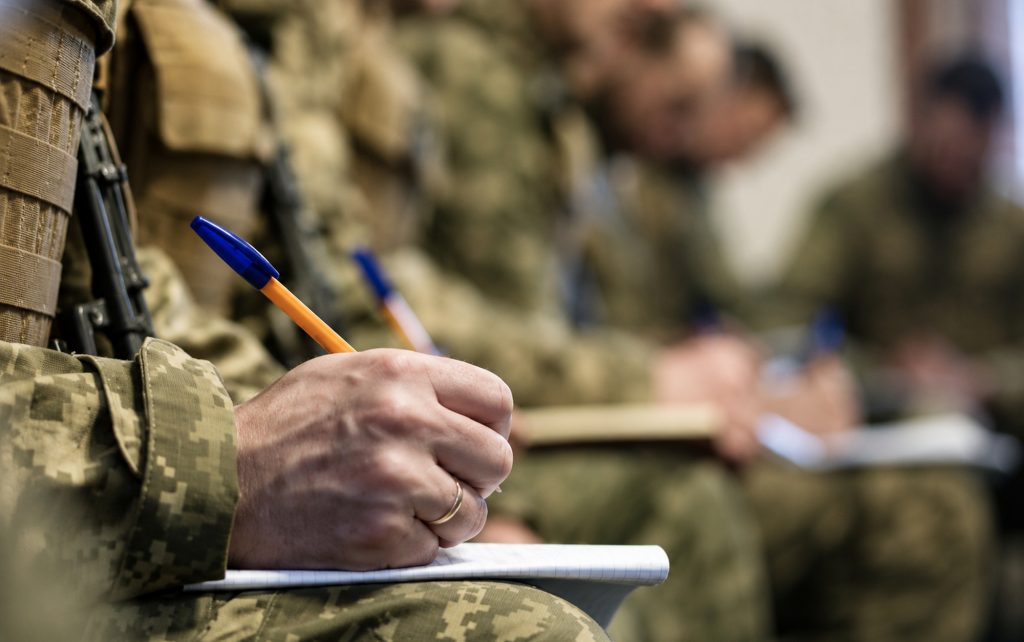 Підписання контракту.
