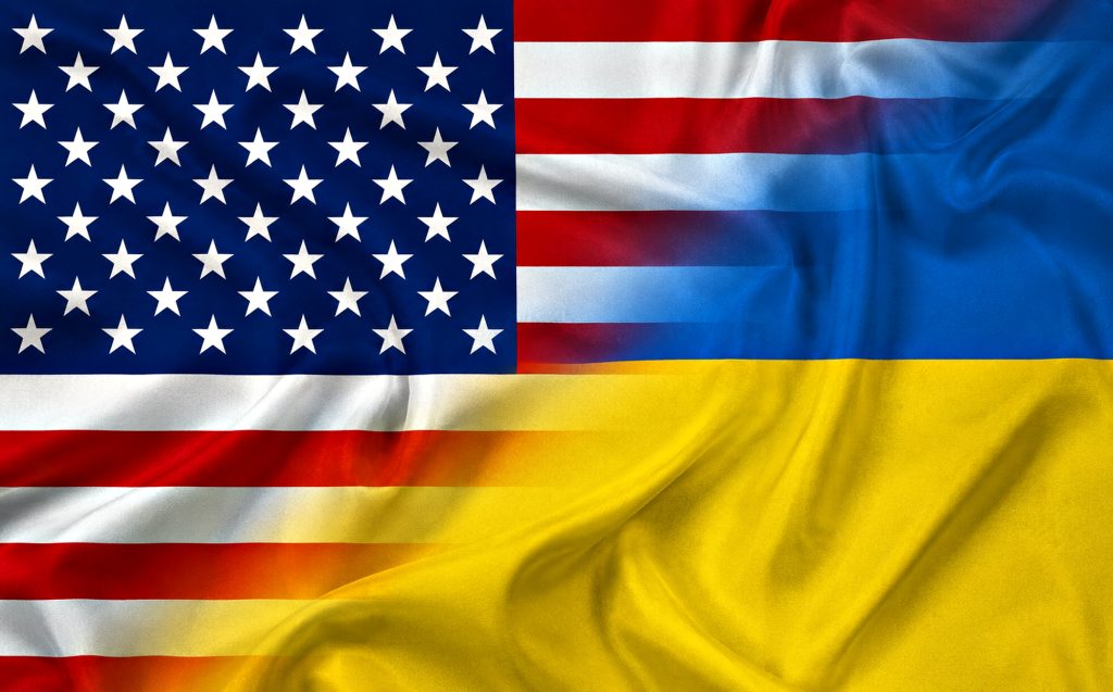 Прапори США та України.