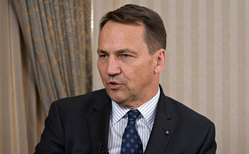 Росія готує операцію «під чужим прапором» для виправдання нової агресії — Сікорський Радослав Сікорський.