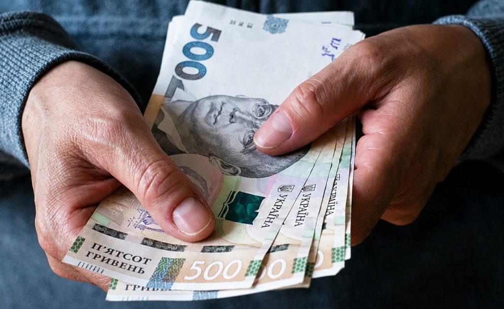 Вікові доплати у 2026 році: яким категоріям пенсіонерів не нарахують 300, 456 та 570 грн Гривні.