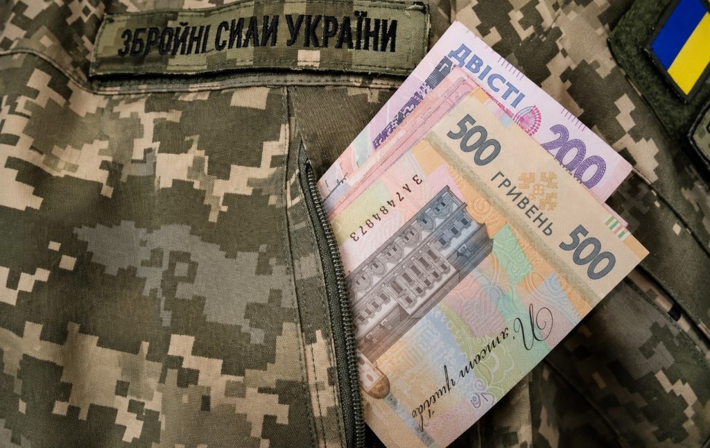 Як карають військових за незаконне отримання бойових виплат у 2026 році: вирок суду Виплати військовим.