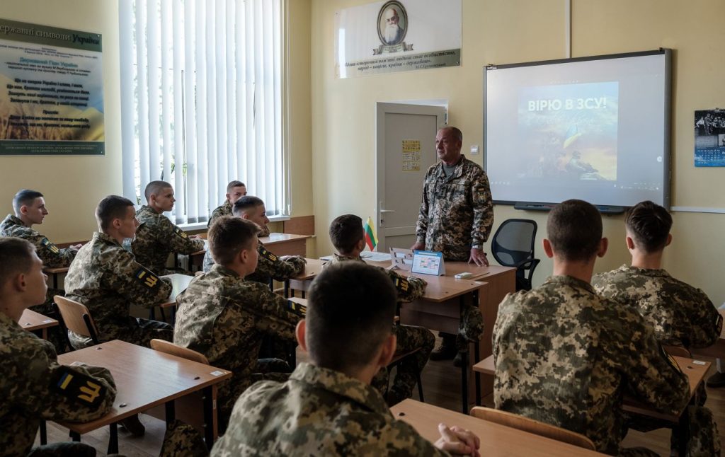 Військові.