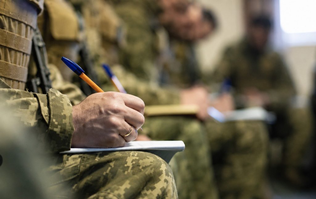 Військовий контракт.