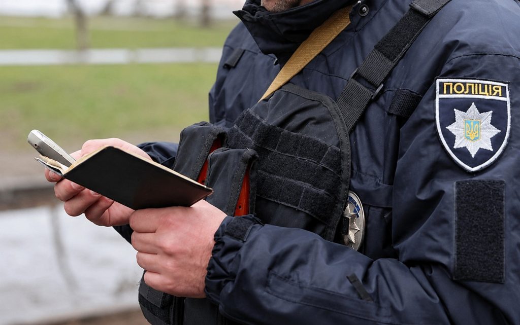 Перевірка документів.