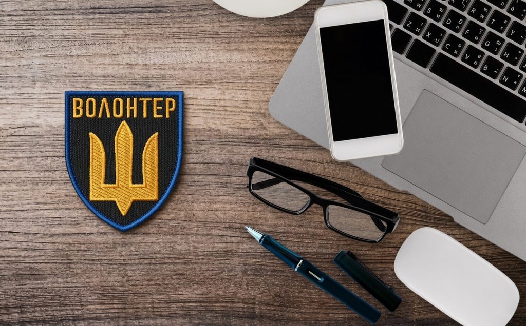 Шеврон волонтера.